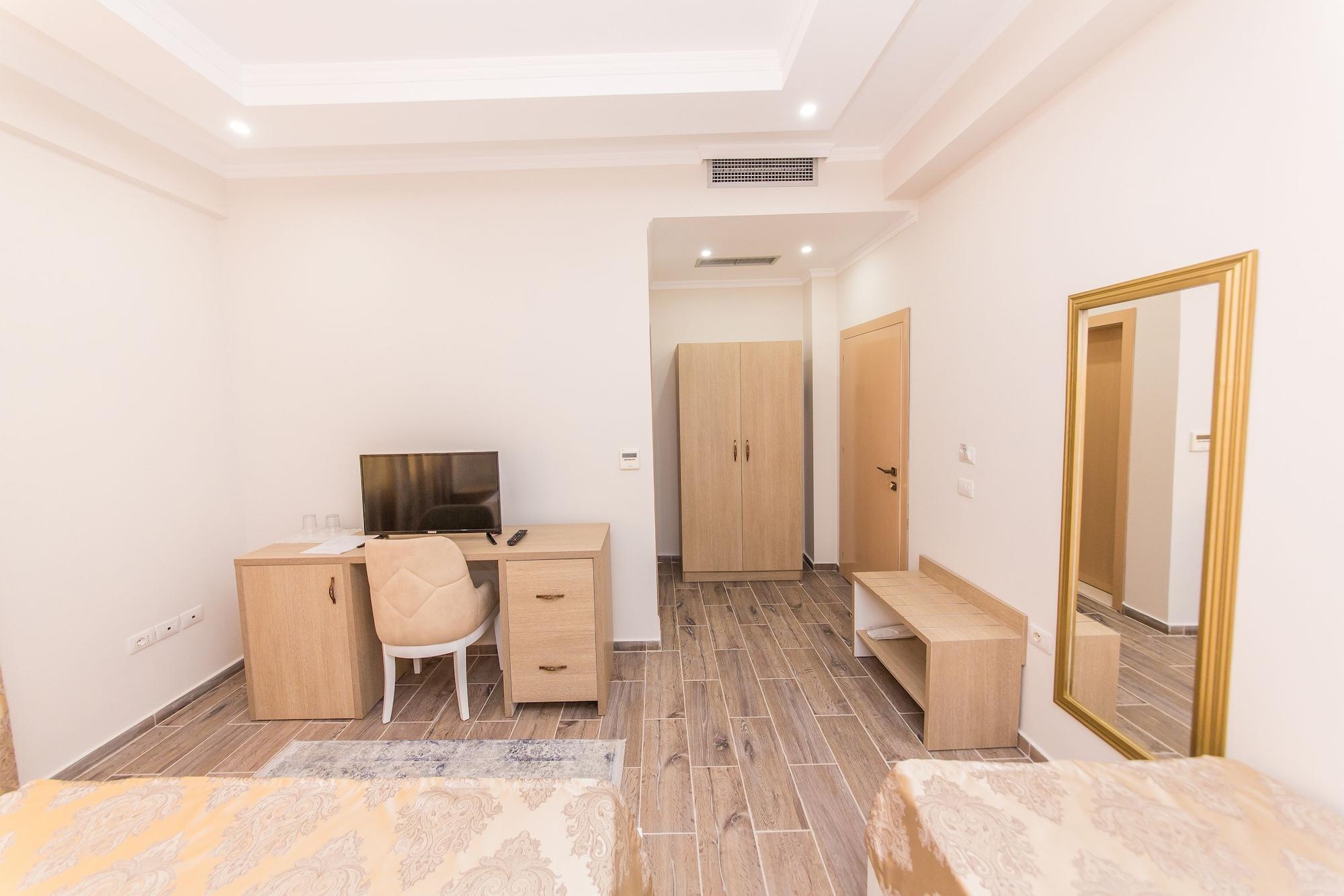 Hotel Belagrita เบราท ภายนอก รูปภาพ