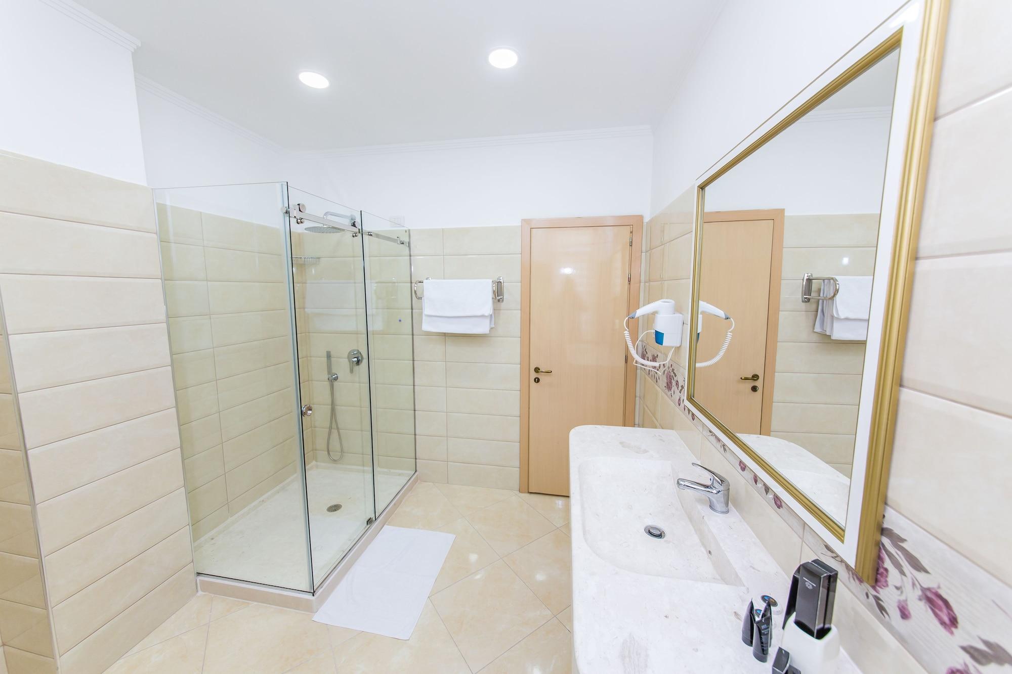 Hotel Belagrita เบราท ภายนอก รูปภาพ