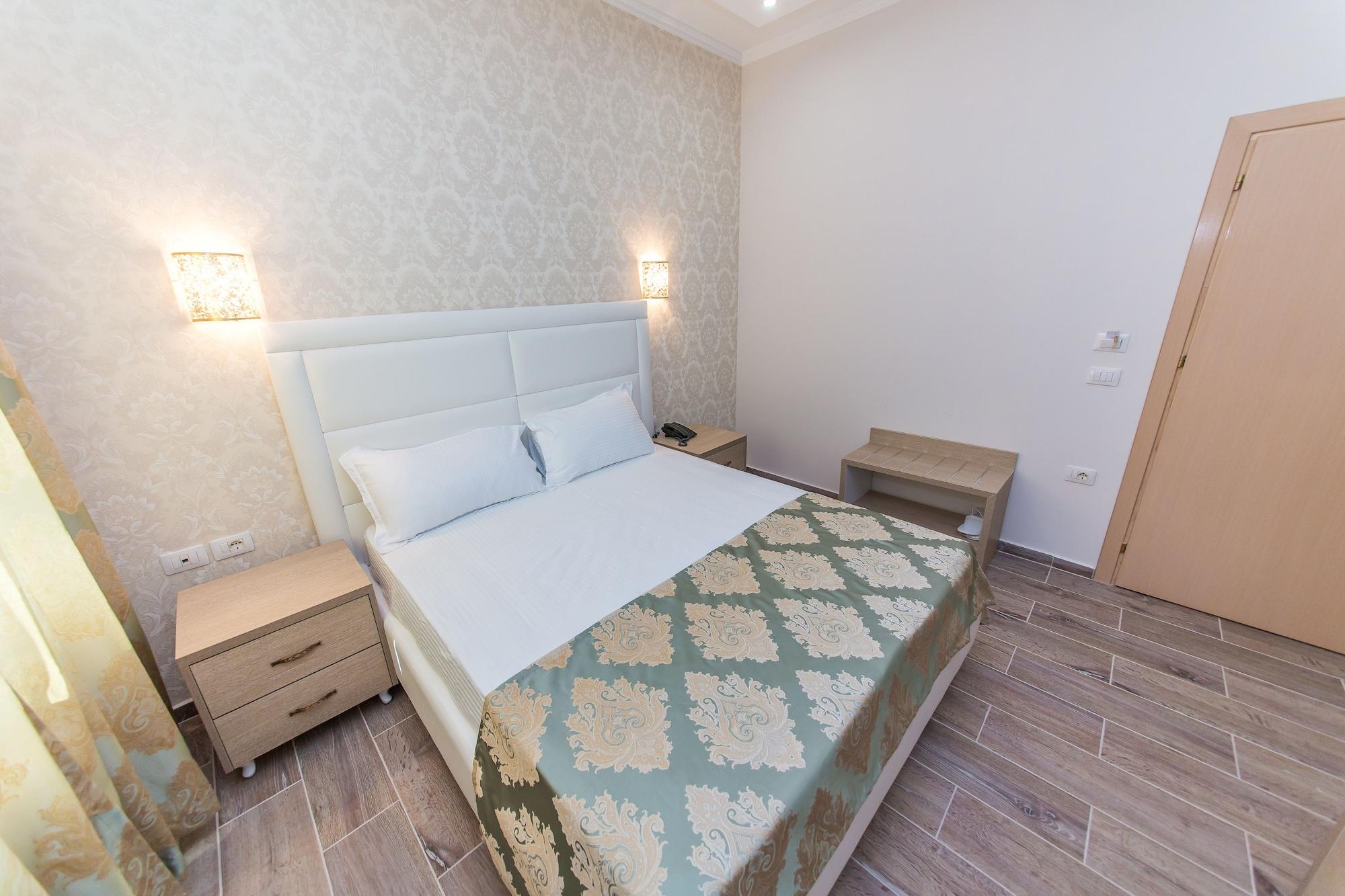 Hotel Belagrita เบราท ภายนอก รูปภาพ