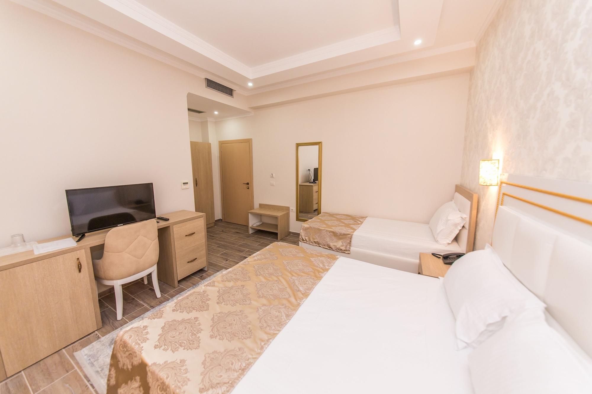 Hotel Belagrita เบราท ภายนอก รูปภาพ